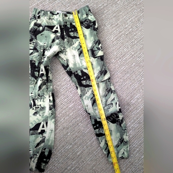 Urban Kids (Size Medium) Unisex Camo Graphic Cargo Pants - Picture 11 of 12